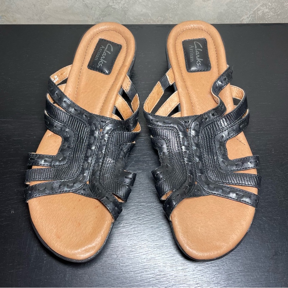 NWOT Clarks Artisan faux leather slip on sandals